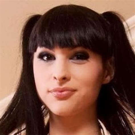 Internet sensation Bailey Jay, aka linetrap, and her friend Matt talk about news, politics, celebrity gossip, and more. Listen to Bailey being informative and funny along with celebrity guests and other incredible stuff.